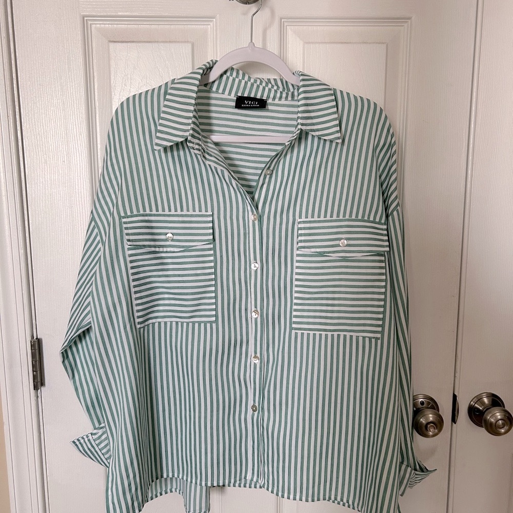 Vici Green Striped Button-Up Shirt